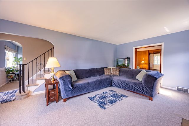 222 Glenview Dr, New Kensington, PA 15068