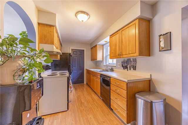 222 Glenview Dr, New Kensington, PA 15068