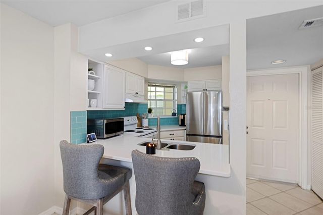 6915 STONES THROW CIRCLE N 3104, St Petersburg, FL 33710