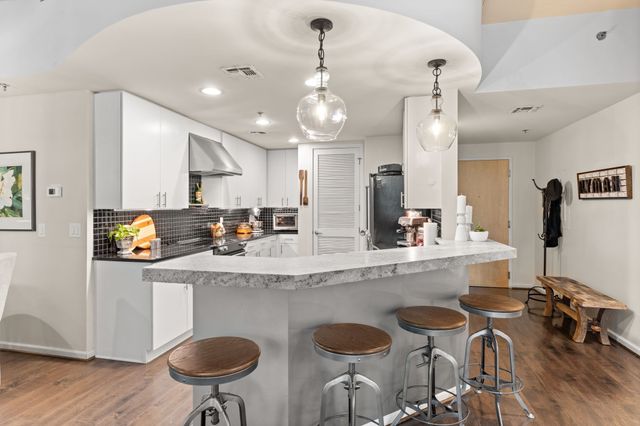 415 Church St Apt 1001, Nashville, TN 37219