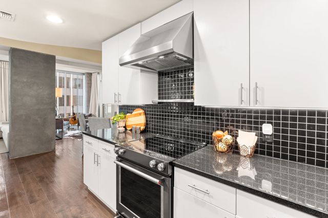 415 Church St Apt 1001, Nashville, TN 37219