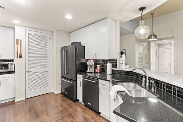 415 Church St Apt 1001, Nashville, TN 37219