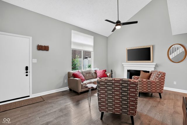 374 E Saint Clair Street, Indianapolis, IN 46202