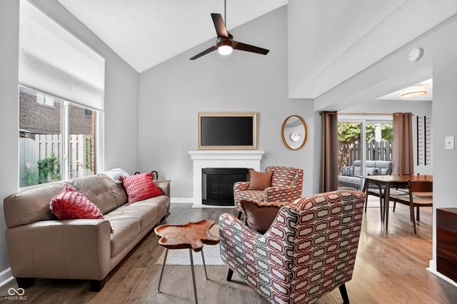 374 E Saint Clair Street, Indianapolis, IN 46202