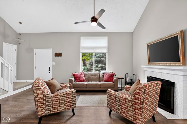 374 E Saint Clair Street, Indianapolis, IN 46202