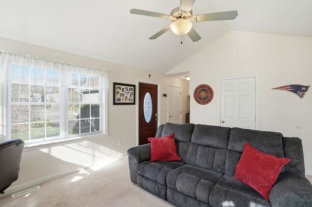 943 Stonegate Lndg, Dighton, MA 02764