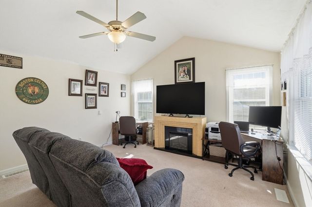 943 Stonegate Lndg, Dighton, MA 02764