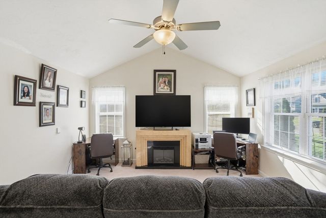 943 Stonegate Lndg, Dighton, MA 02764
