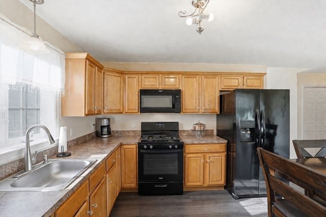 943 Stonegate Lndg, Dighton, MA 02764