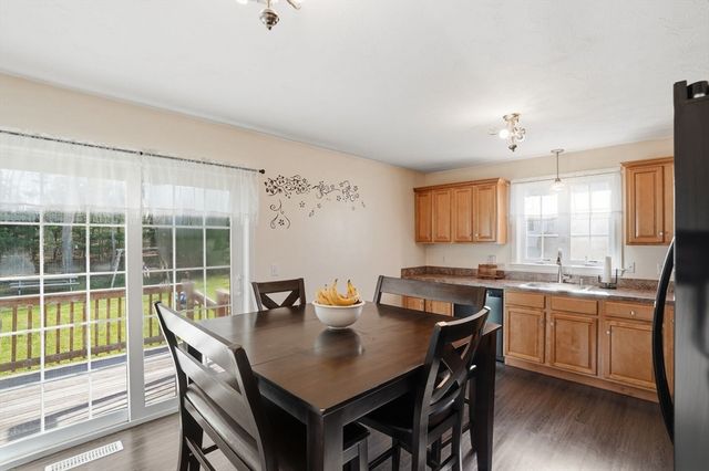 943 Stonegate Lndg, Dighton, MA 02764