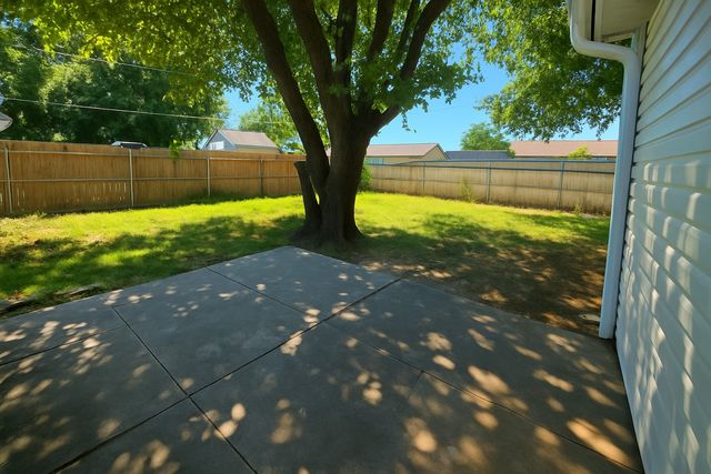 4516 Parkwood Drive, Forest Hill, TX 76140