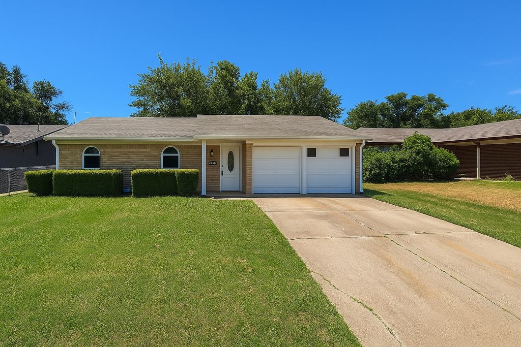 4516 Parkwood Drive, Forest Hill, TX 76140