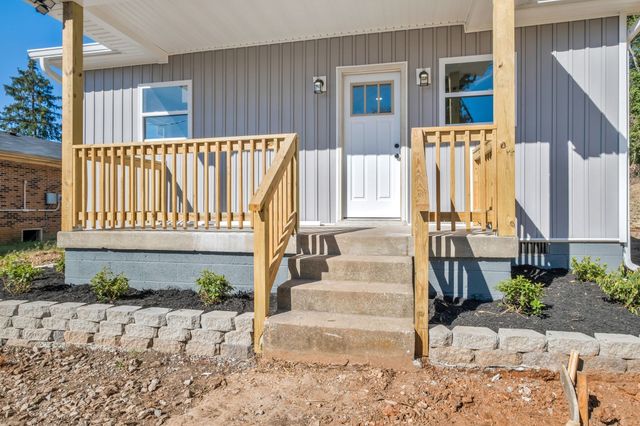 96 Cedarcrest Dr, Clarksville, TN 37042