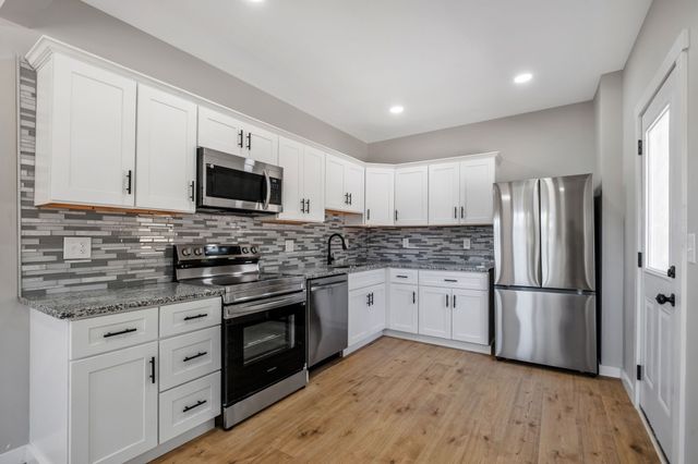 96 Cedarcrest Dr, Clarksville, TN 37042