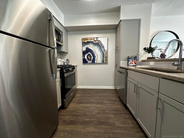 52 Forest Street 1402, Stamford, CT 06901