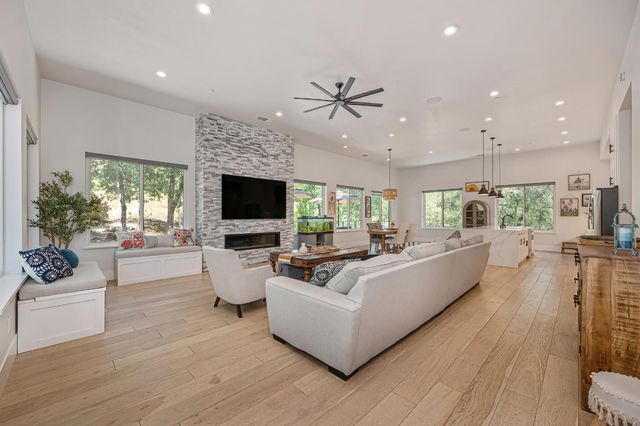 720 Deerbrooke Trl, Auburn, CA 95603