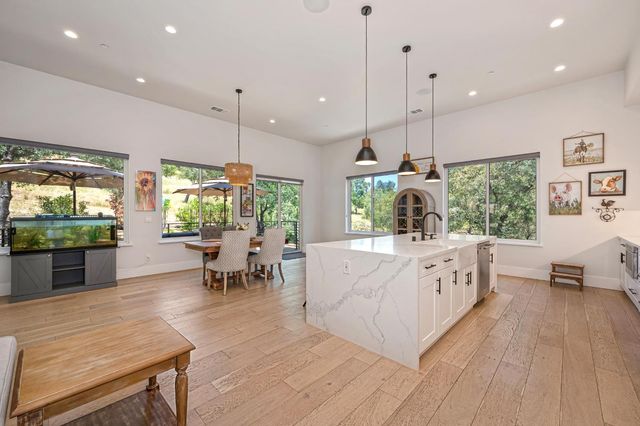 720 Deerbrooke Trl, Auburn, CA 95603