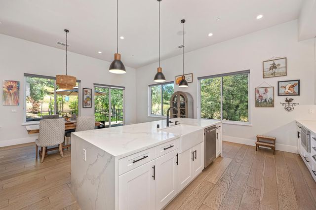 720 Deerbrooke Trl, Auburn, CA 95603