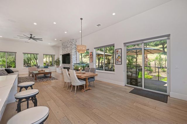 720 Deerbrooke Trl, Auburn, CA 95603