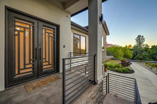 720 Deerbrooke Trl, Auburn, CA 95603