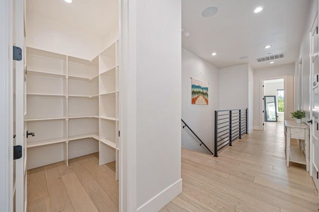 720 Deerbrooke Trl, Auburn, CA 95603
