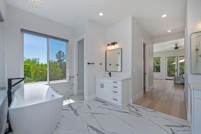 720 Deerbrooke Trl, Auburn, CA 95603