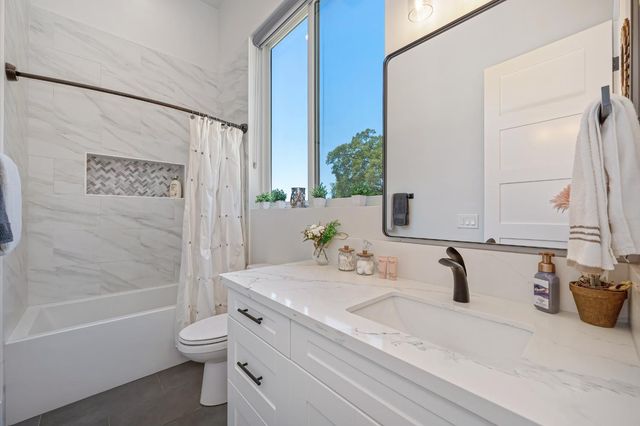 720 Deerbrooke Trl, Auburn, CA 95603