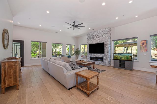 720 Deerbrooke Trl, Auburn, CA 95603