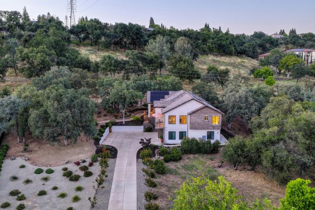 720 Deerbrooke Trl, Auburn, CA 95603