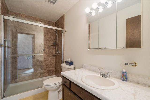 1632 Elaine Drive NW, Cedar Rapids, IA 52405