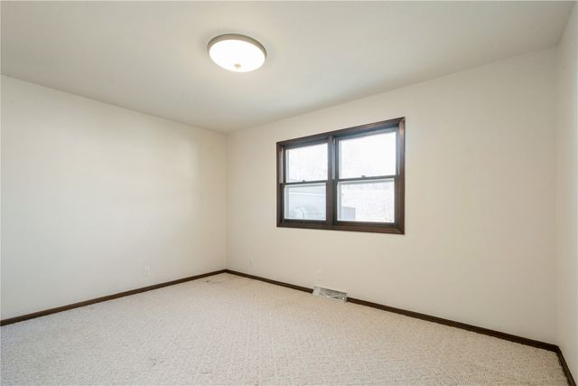 1632 Elaine Drive NW, Cedar Rapids, IA 52405