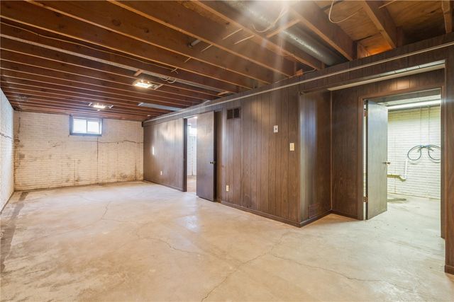 1632 Elaine Drive NW, Cedar Rapids, IA 52405