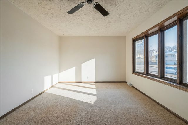 1632 Elaine Drive NW, Cedar Rapids, IA 52405