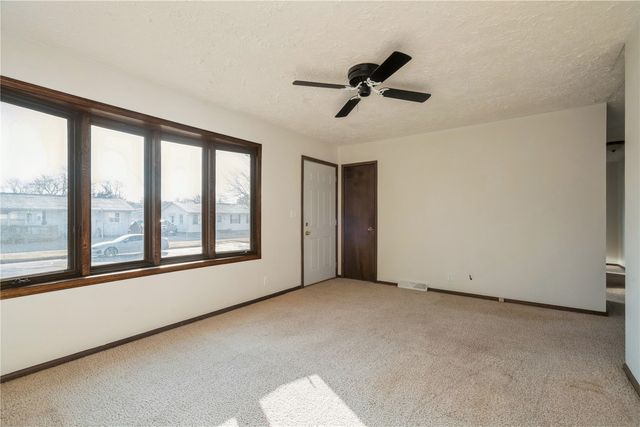 1632 Elaine Drive NW, Cedar Rapids, IA 52405