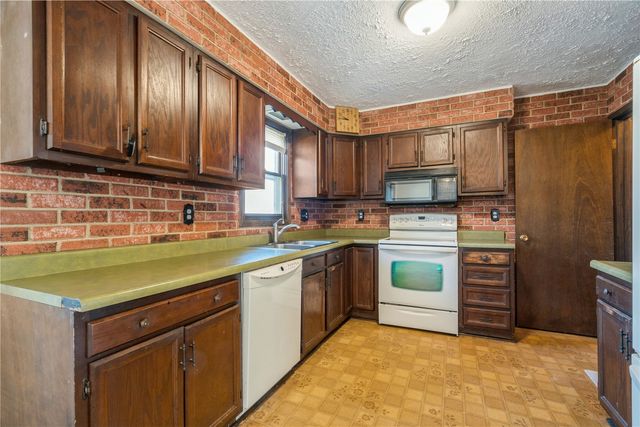 1632 Elaine Drive NW, Cedar Rapids, IA 52405