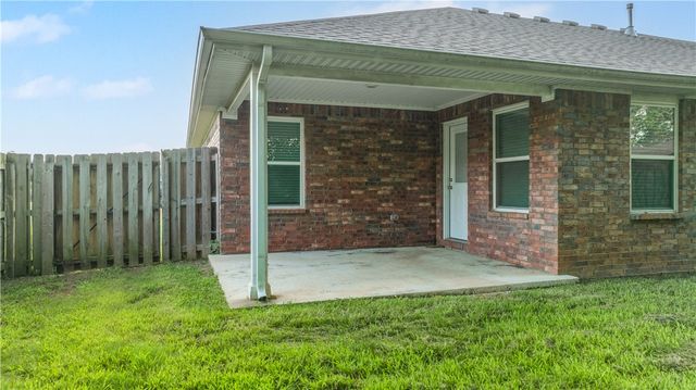 114 Lion Drive, Gravette, AR 72736