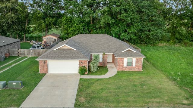 114 Lion Drive, Gravette, AR 72736