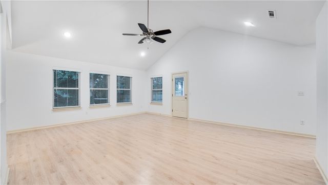 114 Lion Drive, Gravette, AR 72736