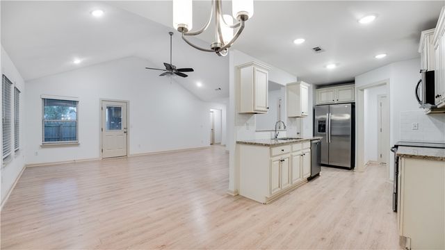 114 Lion Drive, Gravette, AR 72736