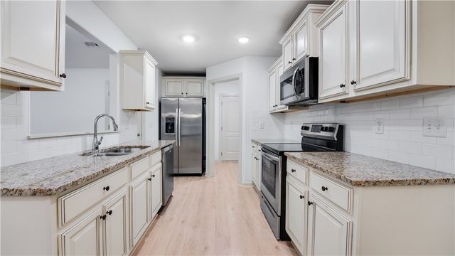 114 Lion Drive, Gravette, AR 72736