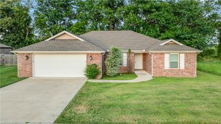 114 Lion Drive, Gravette, AR 72736