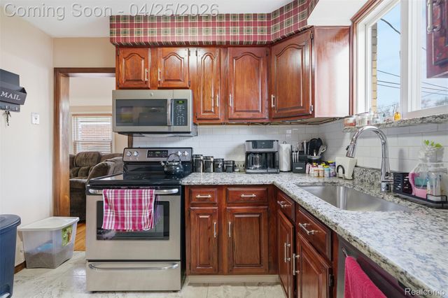 15246 Jonas Avenue, Allen Park, MI 48101