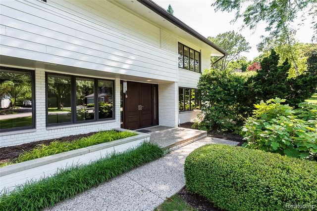 581 Woodway Court, Bloomfield Hills, MI 48302