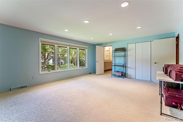 581 Woodway Court, Bloomfield Hills, MI 48302