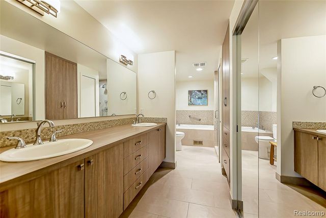 581 Woodway Court, Bloomfield Hills, MI 48302