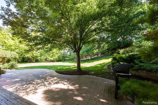 581 Woodway Court, Bloomfield Hills, MI 48302
