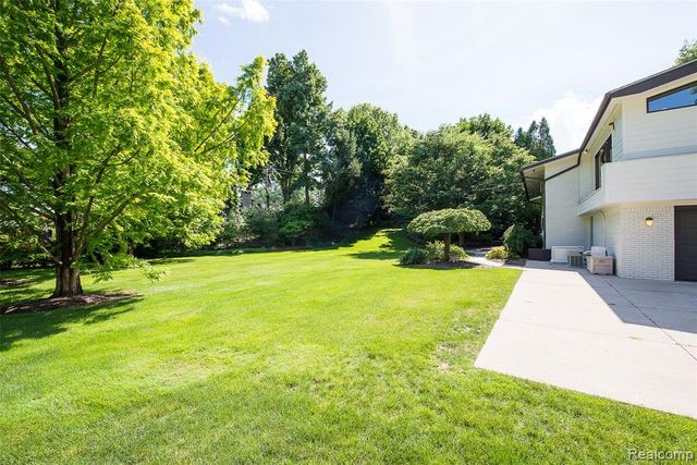 581 Woodway Court, Bloomfield Hills, MI 48302
