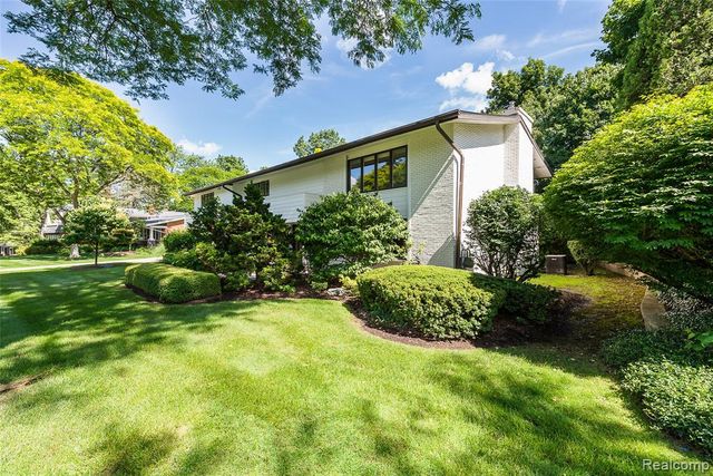 581 Woodway Court, Bloomfield Hills, MI 48302