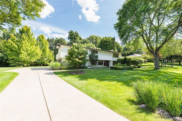 581 Woodway Court, Bloomfield Hills, MI 48302