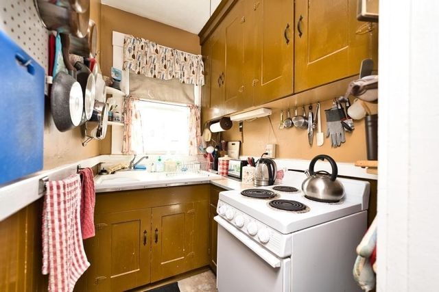 18 Bliss, Dartmouth, MA 02748